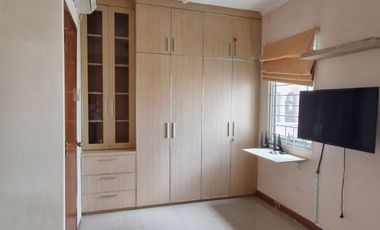 DISEWAKAN APARTEMEN GADING MEDITERANIA 3 kamar  – RENOVASI TOTAL, VIEW KOLAM RENANG, FULLY FURNISHED