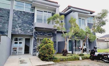 hunian modern dalam town house cluster dekat UNS dan RS Moewardi