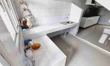 hunian modern dalam town house cluster dekat UNS dan RS Moewardi