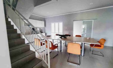 hunian modern dalam town house cluster dekat UNS dan RS Moewardi