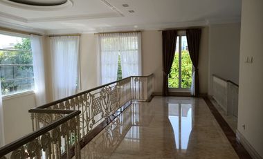Rumah Mewah + Kolam Renang di Cluster Bukit Gading Villa, Kelapa Gading