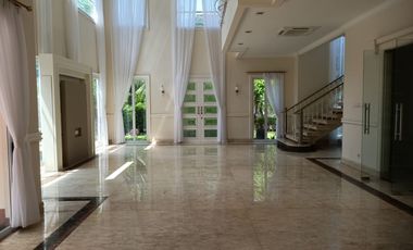 Rumah Mewah + Kolam Renang di Cluster Bukit Gading Villa, Kelapa Gading
