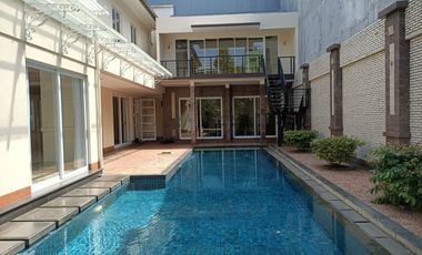 Rumah Mewah + Kolam Renang di Cluster Bukit Gading Villa, Kelapa Gading