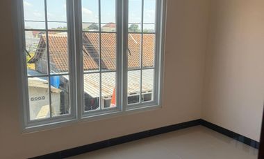 Rumah 2 Lantai Di Baturetno, Pinggir Jalan Aspal, Legalitas Lengkap