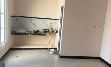 Rumah 2 Lantai Di Baturetno, Pinggir Jalan Aspal, Legalitas Lengkap