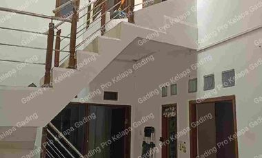 disewakan rumah bagus Lux area pulomas 2lt row jalan 2 mobil