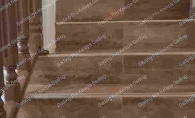 disewakan rumah bagus rapi 2lt area Pulomas row 1,5 mobil