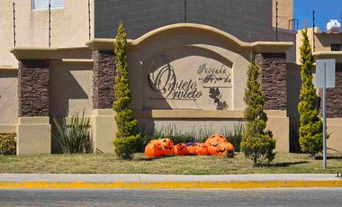 ▪️𝐂𝐀𝐒𝐀 𝐞𝐧 𝐕𝐄𝐍𝐓𝐀, 𝐕𝐈𝐍̃𝐄𝐃𝐎𝐒 𝟏𝐞𝐫𝐚 𝐒𝐄𝐂𝐂𝐈𝐎𝐍, 𝐏𝐑𝐈𝐕𝐀𝐃𝐀 𝐎𝐑𝐕𝐈𝐄𝐓𝐎 (𝐬𝐨𝐛𝐫𝐞 𝐥𝐚 𝐏𝐫𝐢𝐦𝐞𝐫 𝐆𝐥𝐨𝐫𝐢𝐞𝐭𝐚), FRENTE a Área VERDE