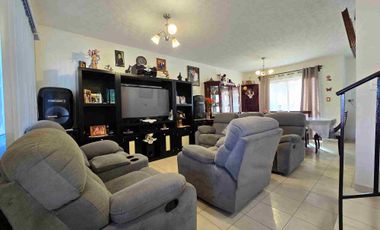 ▪️𝐂𝐀𝐒𝐀 𝐞𝐧 𝐕𝐄𝐍𝐓𝐀, 𝐕𝐈𝐍̃𝐄𝐃𝐎𝐒 𝟏𝐞𝐫𝐚 𝐒𝐄𝐂𝐂𝐈𝐎𝐍, 𝐏𝐑𝐈𝐕𝐀𝐃𝐀 𝐎𝐑𝐕𝐈𝐄𝐓𝐎 (𝐬𝐨𝐛𝐫𝐞 𝐥𝐚 𝐏𝐫𝐢𝐦𝐞𝐫 𝐆𝐥𝐨𝐫𝐢𝐞𝐭𝐚), FRENTE a Área VERDE