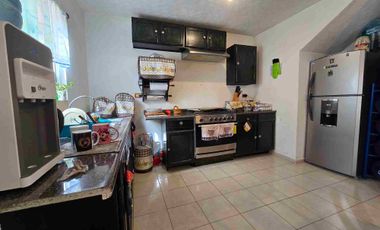 ▪️𝐂𝐀𝐒𝐀 𝐞𝐧 𝐕𝐄𝐍𝐓𝐀, 𝐕𝐈𝐍̃𝐄𝐃𝐎𝐒 𝟏𝐞𝐫𝐚 𝐒𝐄𝐂𝐂𝐈𝐎𝐍, 𝐏𝐑𝐈𝐕𝐀𝐃𝐀 𝐎𝐑𝐕𝐈𝐄𝐓𝐎 (𝐬𝐨𝐛𝐫𝐞 𝐥𝐚 𝐏𝐫𝐢𝐦𝐞𝐫 𝐆𝐥𝐨𝐫𝐢𝐞𝐭𝐚), FRENTE a Área VERDE