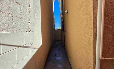 ▪️𝐂𝐀𝐒𝐀 𝐞𝐧 𝐕𝐄𝐍𝐓𝐀, 𝐕𝐈𝐍̃𝐄𝐃𝐎𝐒 𝟏𝐞𝐫𝐚 𝐒𝐄𝐂𝐂𝐈𝐎𝐍, 𝐏𝐑𝐈𝐕𝐀𝐃𝐀 𝐎𝐑𝐕𝐈𝐄𝐓𝐎 (𝐬𝐨𝐛𝐫𝐞 𝐥𝐚 𝐏𝐫𝐢𝐦𝐞𝐫 𝐆𝐥𝐨𝐫𝐢𝐞𝐭𝐚), FRENTE a Área VERDE