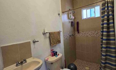 ▪️𝐂𝐀𝐒𝐀 𝐞𝐧 𝐕𝐄𝐍𝐓𝐀, 𝐕𝐈𝐍̃𝐄𝐃𝐎𝐒 𝟏𝐞𝐫𝐚 𝐒𝐄𝐂𝐂𝐈𝐎𝐍, 𝐏𝐑𝐈𝐕𝐀𝐃𝐀 𝐎𝐑𝐕𝐈𝐄𝐓𝐎 (𝐬𝐨𝐛𝐫𝐞 𝐥𝐚 𝐏𝐫𝐢𝐦𝐞𝐫 𝐆𝐥𝐨𝐫𝐢𝐞𝐭𝐚), FRENTE a Área VERDE