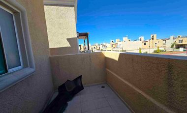 ▪️𝐂𝐀𝐒𝐀 𝐞𝐧 𝐕𝐄𝐍𝐓𝐀, 𝐕𝐈𝐍̃𝐄𝐃𝐎𝐒 𝟏𝐞𝐫𝐚 𝐒𝐄𝐂𝐂𝐈𝐎𝐍, 𝐏𝐑𝐈𝐕𝐀𝐃𝐀 𝐎𝐑𝐕𝐈𝐄𝐓𝐎 (𝐬𝐨𝐛𝐫𝐞 𝐥𝐚 𝐏𝐫𝐢𝐦𝐞𝐫 𝐆𝐥𝐨𝐫𝐢𝐞𝐭𝐚), FRENTE a Área VERDE