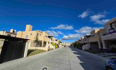 ▪️𝐂𝐀𝐒𝐀 𝐞𝐧 𝐕𝐄𝐍𝐓𝐀, 𝐕𝐈𝐍̃𝐄𝐃𝐎𝐒 𝟏𝐞𝐫𝐚 𝐒𝐄𝐂𝐂𝐈𝐎𝐍, 𝐏𝐑𝐈𝐕𝐀𝐃𝐀 𝐎𝐑𝐕𝐈𝐄𝐓𝐎 (𝐬𝐨𝐛𝐫𝐞 𝐥𝐚 𝐏𝐫𝐢𝐦𝐞𝐫 𝐆𝐥𝐨𝐫𝐢𝐞𝐭𝐚), FRENTE a Área VERDE