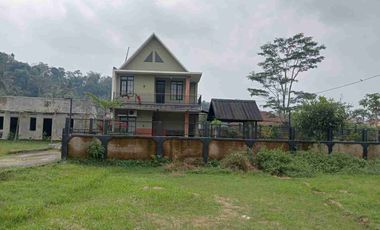 Jual murah banget villa keluarga kawasan wisata cintamekar Subang Jabar