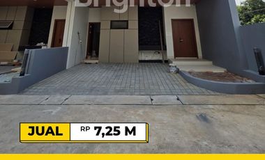 RUMAH BARU 4 LANTAI DENGAN FREE LIFT DI PALMERAH JAKARTA BARAT ADA 8 UNIT START FROM Rp.7,25M SD Rp.7,5M