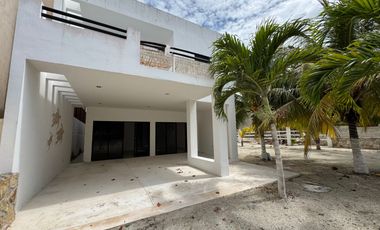 Casa de 4 recámaras, en segunda fila del mar, San Benito Yucatán.