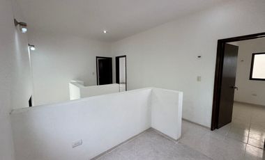 Casa de 4 recámaras, en segunda fila del mar, San Benito Yucatán.