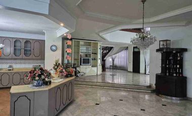 Rumah besar 2 lantai disewakan lokasi favorit Palmerah Jakarta Barat