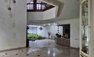 Rumah besar 2 lantai disewakan lokasi favorit Palmerah Jakarta Barat