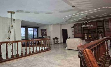 Rumah besar 2 lantai disewakan lokasi favorit Palmerah Jakarta Barat