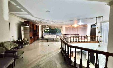 Rumah besar 2 lantai disewakan lokasi favorit Palmerah Jakarta Barat