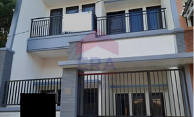 Dijual / Sewa Rumah Baru Renov di Jl. Klampis Semolo Tengah, Surabaya, dekat UNTAG, MERR, Wisma Mukti, Semolowaru, Menur