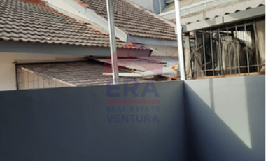 Dijual / Sewa Rumah Baru Renov di Jl. Klampis Semolo Tengah, Surabaya, dekat UNTAG, MERR, Wisma Mukti, Semolowaru, Menur