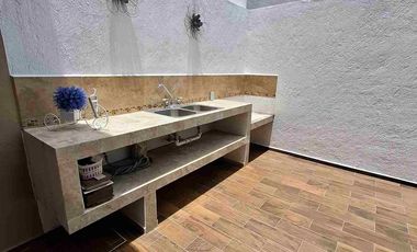 Habitacion amueblada en renta para dama en Zibata