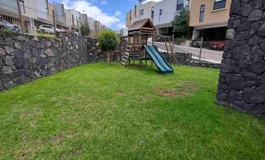 Habitacion amueblada en renta para dama en Zibata