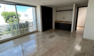 CASA DE RENTA EN LOMAS DE ANGELOPOLIS