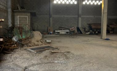 Venta de bodega industrial a 150 metros del anillo vial Fray Junipero Serra.