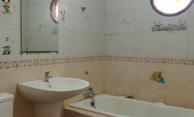 DISEWAKAN RUMAH 2 LANTAI DI BATUNUNGGAL