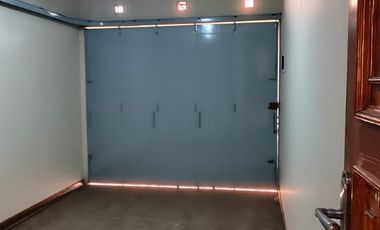 DISEWAKAN RUMAH 2 LANTAI DI BATUNUNGGAL