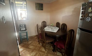 Casa con muy buena ubicación, en comuna La Granja