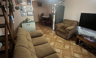 Casa con muy buena ubicación, en comuna La Granja