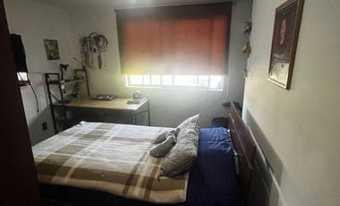 Casa con muy buena ubicación, en comuna La Granja