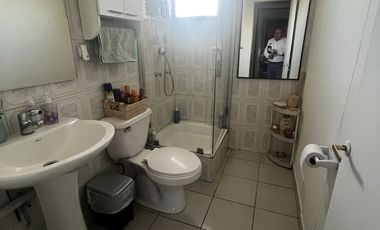 Casa con muy buena ubicación, en comuna La Granja