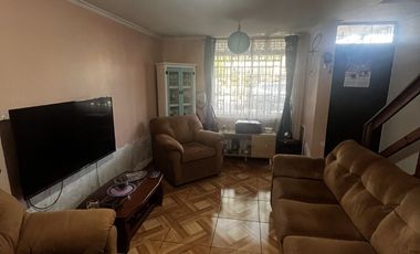 Casa con muy buena ubicación, en comuna La Granja
