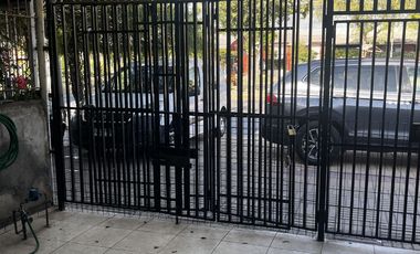 Casa con muy buena ubicación, en comuna La Granja