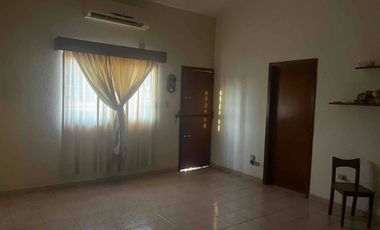 Venta de casa en Av Mario Brown