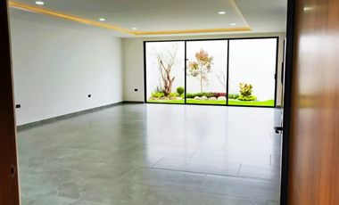 CASA EN VENTA EN LOMAS DE ANGELOPOLIS