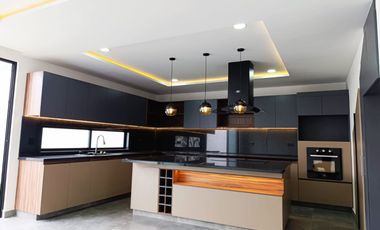 CASA EN VENTA EN LOMAS DE ANGELOPOLIS