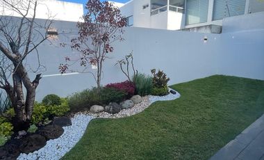 CASA EN VENTA EN LOMAS DE ANGELOPOLIS