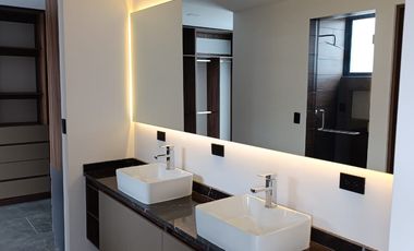 CASA EN VENTA EN LOMAS DE ANGELOPOLIS