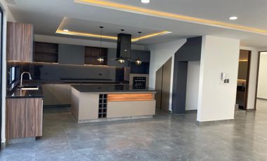 CASA EN VENTA EN LOMAS DE ANGELOPOLIS