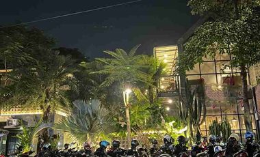 Ruang Usaha Coffee Resto Estetik Aktif dekat Kampus UNS Akses Jalan Utama Ramai