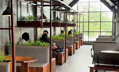 Ruang Usaha Coffee Resto Estetik Aktif dekat Kampus UNS Akses Jalan Utama Ramai