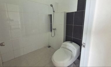 Dijual Rumah La Diva, Menganti. 2 Lantai. Sudah Renovasi sampai Belakang