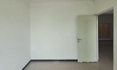 Dijual Rumah La Diva, Menganti. 2 Lantai. Sudah Renovasi sampai Belakang